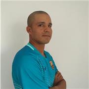 profesor de fútbol, poseo la experiencia y el conocimiento para dar clases a niños de diferentes edades